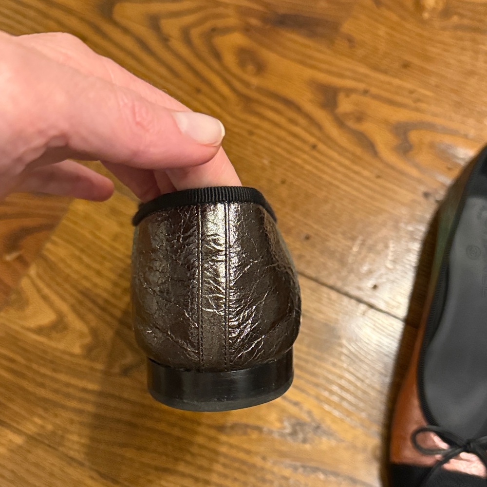 CHANEL Women's iridescent Flats - Picture 4 of 6